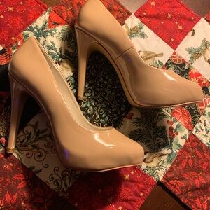 David’s Bridal Nude Pumps 7 1/2